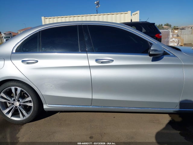 44592177 :رقم المزاد ، 55SWF4JB1GU170085 vin ، 2016 Mercedes-benz C 300 مزاد بيع