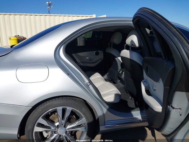 44592177 :رقم المزاد ، 55SWF4JB1GU170085 vin ، 2016 Mercedes-benz C 300 مزاد بيع