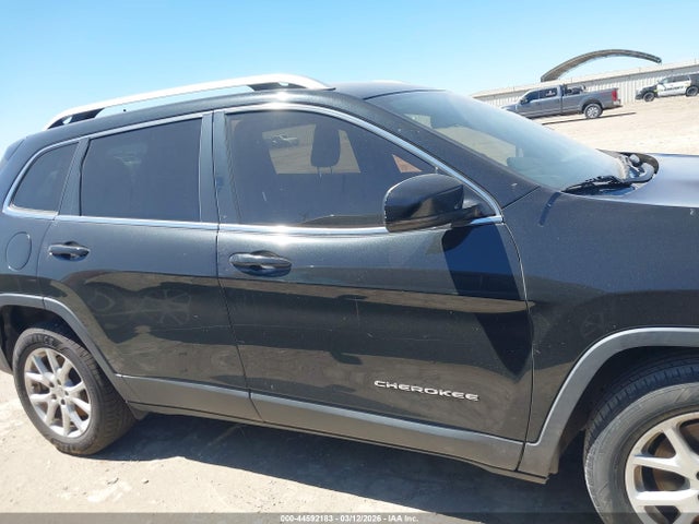 1C4PJLCS9GW177003 Jeep Cherokee Latitude