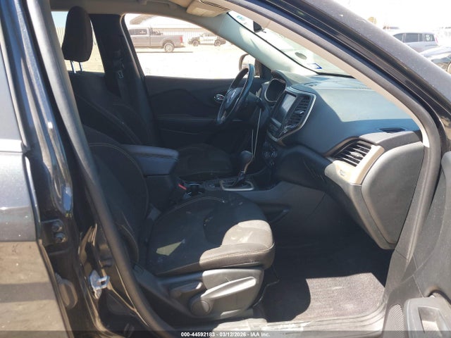 1C4PJLCS9GW177003 Jeep Cherokee Latitude