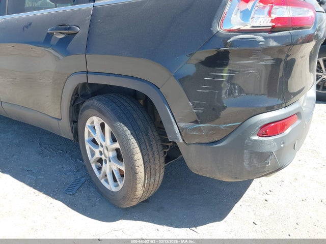 1C4PJLCS9GW177003 Jeep Cherokee Latitude