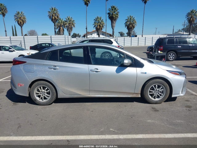 Toyota Prius Prime Premium 2017 JTDKARFP3H3032093 Image 13