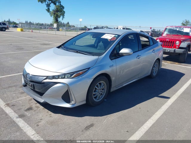 Toyota Prius Prime Premium 2017 JTDKARFP3H3032093 Image 2