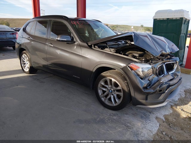 2015 BMW X1 WBAVL1C57FVY25410