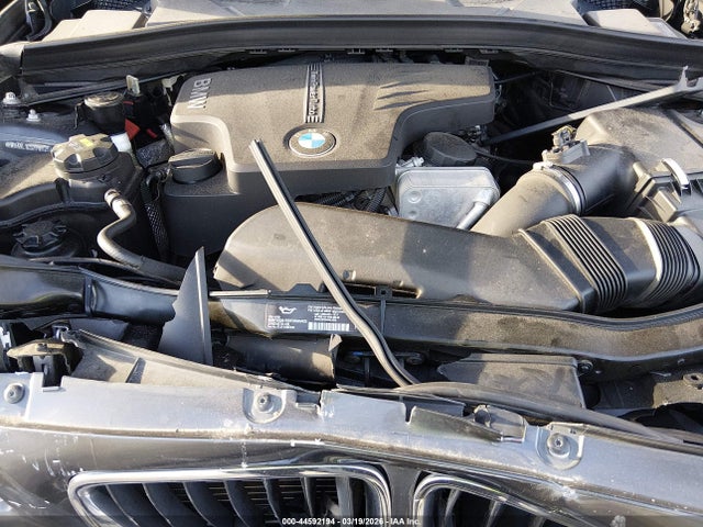 2015 BMW X1 WBAVL1C57FVY25410 Photo 9