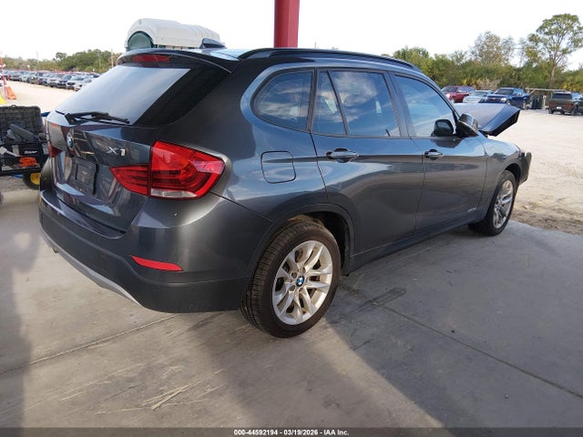 2015 BMW X1 WBAVL1C57FVY25410 Photo 3