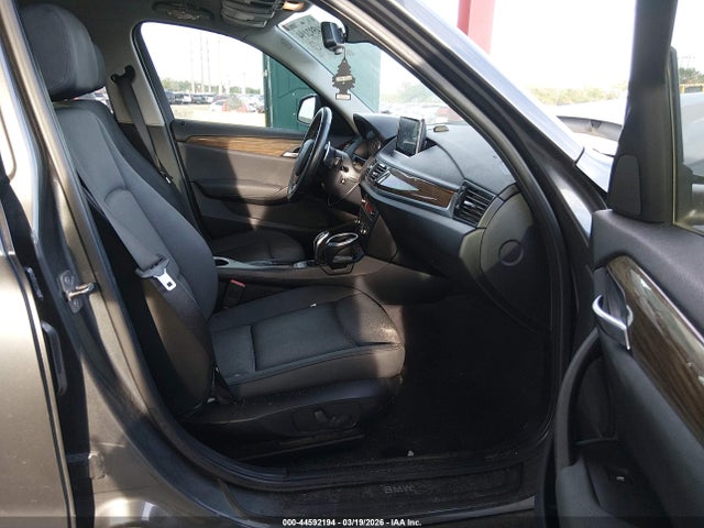 2015 BMW X1 WBAVL1C57FVY25410 Photo 4
