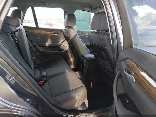 2015 BMW X1 WBAVL1C57FVY25410 Photo 7