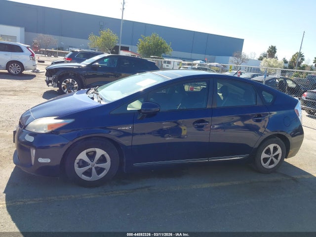 Toyota Prius Three 2014 JTDKN3DU6E1775090 Image 14