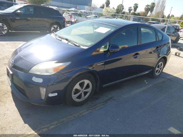 Toyota Prius Three 2014 JTDKN3DU6E1775090 Image 2