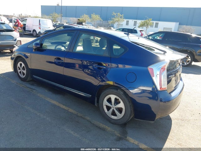 Toyota Prius Three 2014 JTDKN3DU6E1775090 Image 3