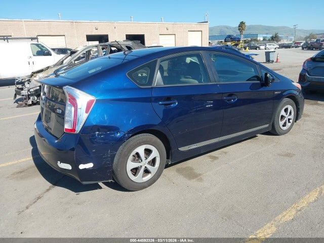 Toyota Prius Three 2014 JTDKN3DU6E1775090 Image 4