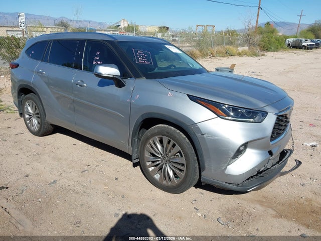 44592382 :رقم المزاد ، 5TDEBRCH6NS093892 vin ، 2022 Toyota Highlander Hybrid Platinum مزاد بيع