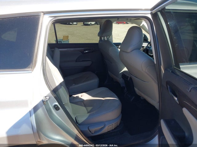 Aukcja sprzedaży 2022 Toyota Highlander Hybrid Platinum, vin: 5TDEBRCH6NS093892, numer aukcji: 44592382