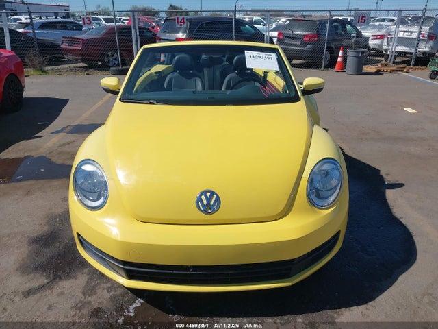 2014 Volkswagen Beetle 2.5l მანქანა იყიდება აუქციონზე, vin: 3VW5P7AT2EM800612, აუქციონის ნომერი: 44592391