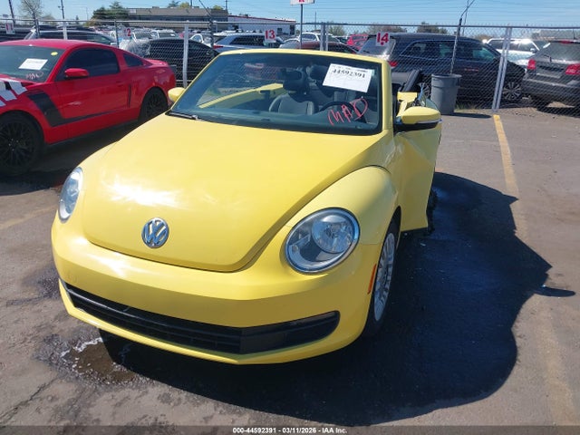 2014 Volkswagen Beetle 2.5l მანქანა იყიდება აუქციონზე, vin: 3VW5P7AT2EM800612, აუქციონის ნომერი: 44592391
