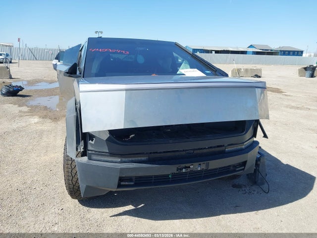 44592493 :رقم المزاد ، 7G2CEHED5RA002165 vin ، 2024 Tesla Cybertruck All-wheel Drive مزاد بيع