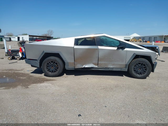 44592493 :رقم المزاد ، 7G2CEHED5RA002165 vin ، 2024 Tesla Cybertruck All-wheel Drive مزاد بيع