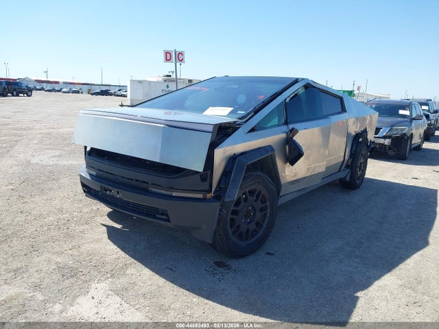 44592493 :رقم المزاد ، 7G2CEHED5RA002165 vin ، 2024 Tesla Cybertruck All-wheel Drive مزاد بيع