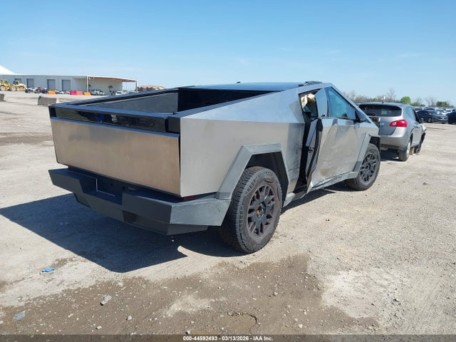44592493 :رقم المزاد ، 7G2CEHED5RA002165 vin ، 2024 Tesla Cybertruck All-wheel Drive مزاد بيع