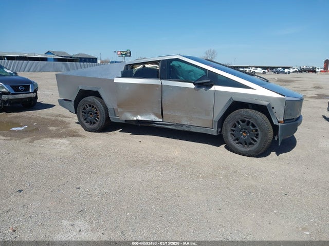 44592493 :رقم المزاد ، 7G2CEHED5RA002165 vin ، 2024 Tesla Cybertruck All-wheel Drive مزاد بيع