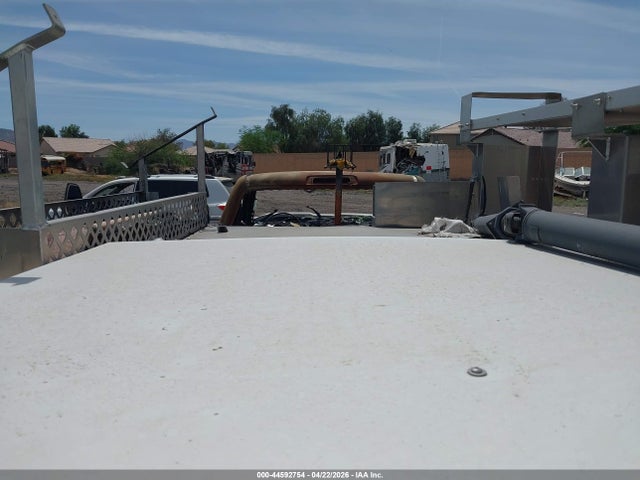 44592754 :رقم المزاد ، 1GB3CYCG9FF139937 vin ، 2015 Chevrolet Silverado 3500hd Chassis Wt مزاد بيع