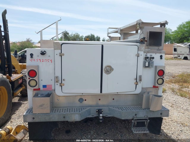 44592754 :رقم المزاد ، 1GB3CYCG9FF139937 vin ، 2015 Chevrolet Silverado 3500hd Chassis Wt مزاد بيع