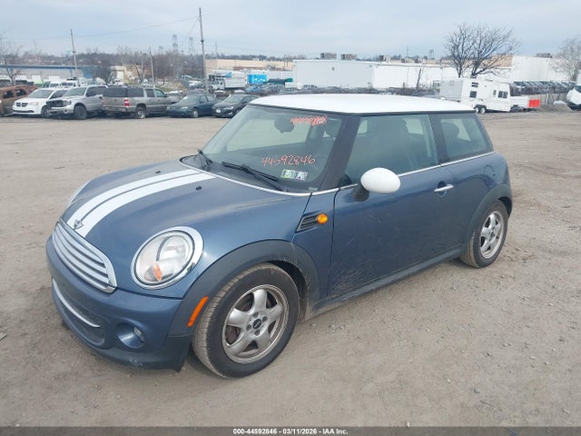 2011 MINI COOPER WMWSU3C52BT251946 Photo 1