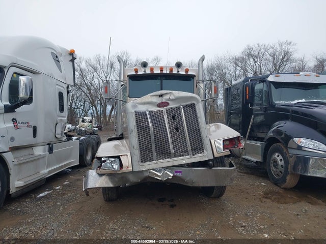 44592984 :رقم المزاد ، 1XPCDB8X0RN352203 vin ، 1994 Peterbilt 377 مزاد بيع
