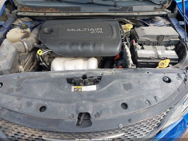 44592998 :رقم المزاد ، 1C3CCCBB3FN550328 vin ، 2015 Chrysler 200 S مزاد بيع