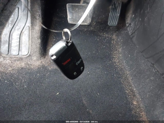 44592998 :رقم المزاد ، 1C3CCCBB3FN550328 vin ، 2015 Chrysler 200 S مزاد بيع