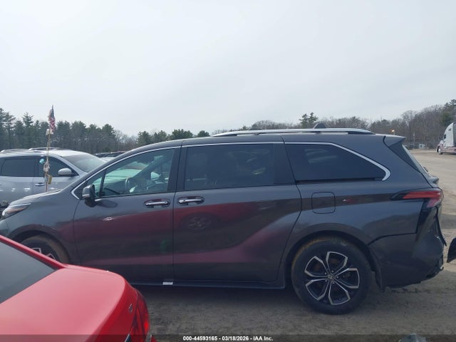 Toyota Sienna Platinum 2025 5TDESKFC3SS163688 Image 15