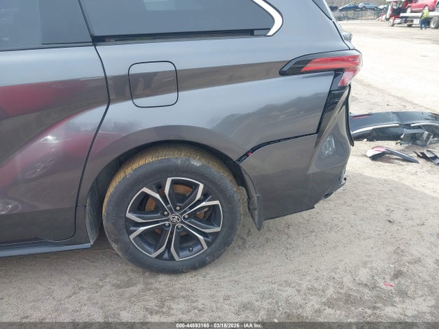 Toyota Sienna Platinum 2025 5TDESKFC3SS163688 Image 22