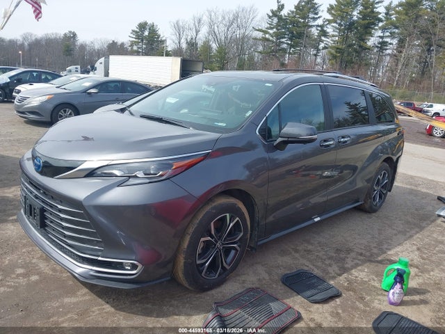 Toyota Sienna Platinum 2025 5TDESKFC3SS163688 Image 2
