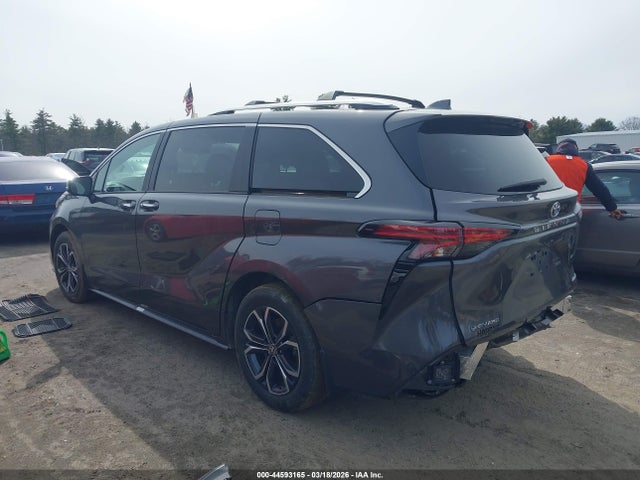 Toyota Sienna Platinum 2025 5TDESKFC3SS163688 Image 3