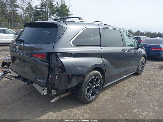 Toyota Sienna Platinum 2025 5TDESKFC3SS163688 Image 4