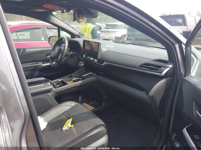 Toyota Sienna Platinum 2025 5TDESKFC3SS163688 Image 5