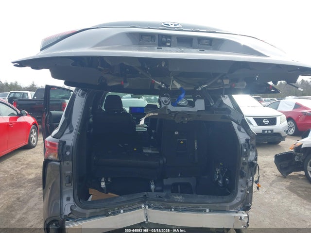 Toyota Sienna Platinum 2025 5TDESKFC3SS163688 Image 6