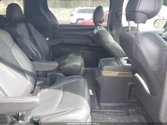Toyota Sienna Platinum 2025 5TDESKFC3SS163688 Image 8