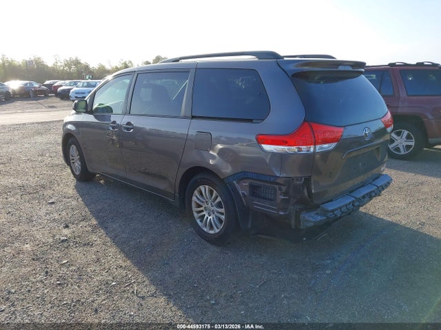 2014 TOYOTA SIENNA 5TDYK3DC9ES506076 Photo 2