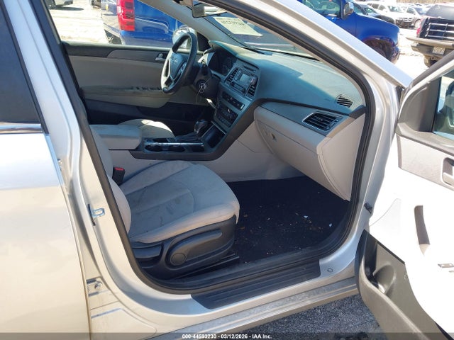 2017 Hyundai Sonata მანქანა იყიდება აუქციონზე, vin: 5NPE24AF3HH485002, აუქციონის ნომერი: 44593230