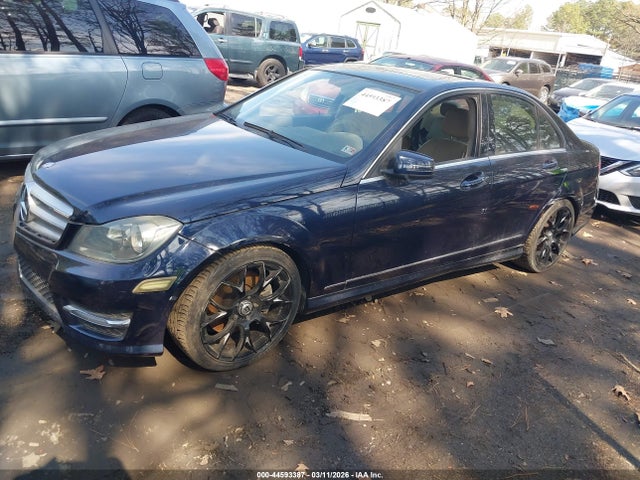 2013 Mercedes-benz C 300 Sport 4matic მანქანა იყიდება აუქციონზე, vin: WDDGF8AB9DA768741, აუქციონის ნომერი: 44593387