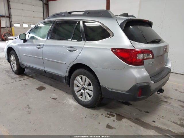 2018 SUBARU OUTBACK 4S4BSAFC7J3360162 Photo 2