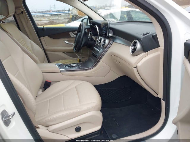 44593711 :رقم المزاد ، WDC0G4KBXKF644472 vin ، 2019 Mercedes-benz Glc 300 4matic مزاد بيع