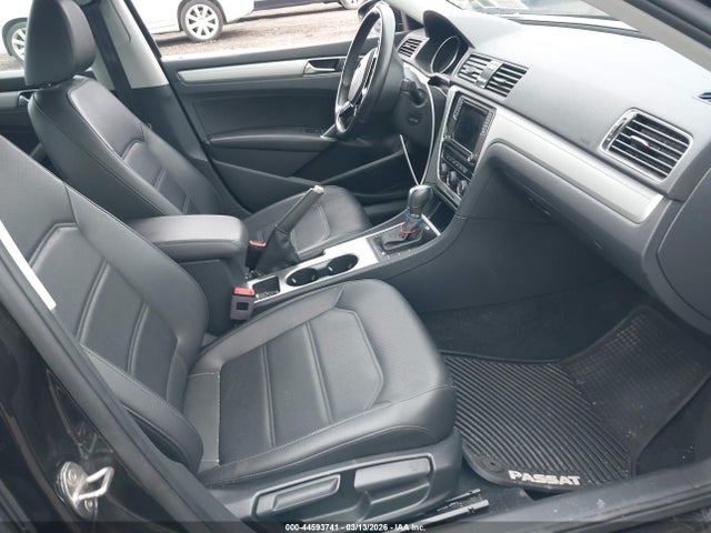 2019 VOLKSWAGEN PASSAT 1VWLA7A33KC003470 Photo 4