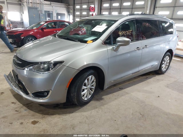 44593755 :رقم المزاد ، 2C4RC1BG9JR115184 vin ، 2018 Chrysler Pacifica Touring L مزاد بيع