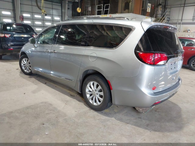 44593755 :رقم المزاد ، 2C4RC1BG9JR115184 vin ، 2018 Chrysler Pacifica Touring L مزاد بيع