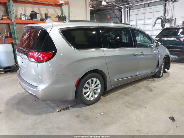 44593755 :رقم المزاد ، 2C4RC1BG9JR115184 vin ، 2018 Chrysler Pacifica Touring L مزاد بيع