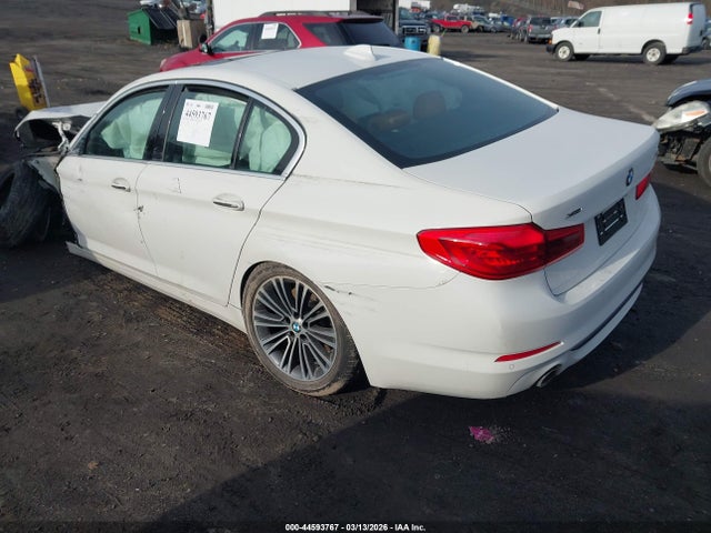2018 BMW 530I WBAJA7C57JWA73124 Photo 2