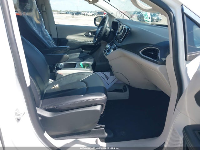 Продажа на аукционе авто 2024 Chrysler Pacifica Touring L, vin: 2C4RC1BG3RR165431, номер лота: 44593955